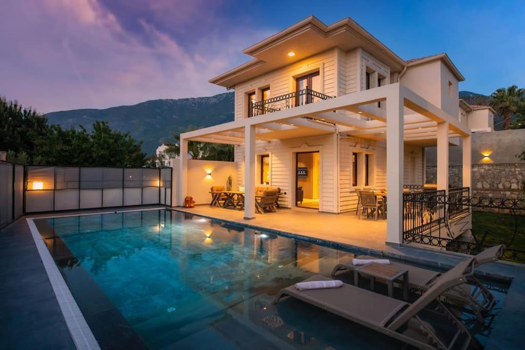 Havuzlu Korunakli Jakuzili Villa 费特希耶 外观 照片