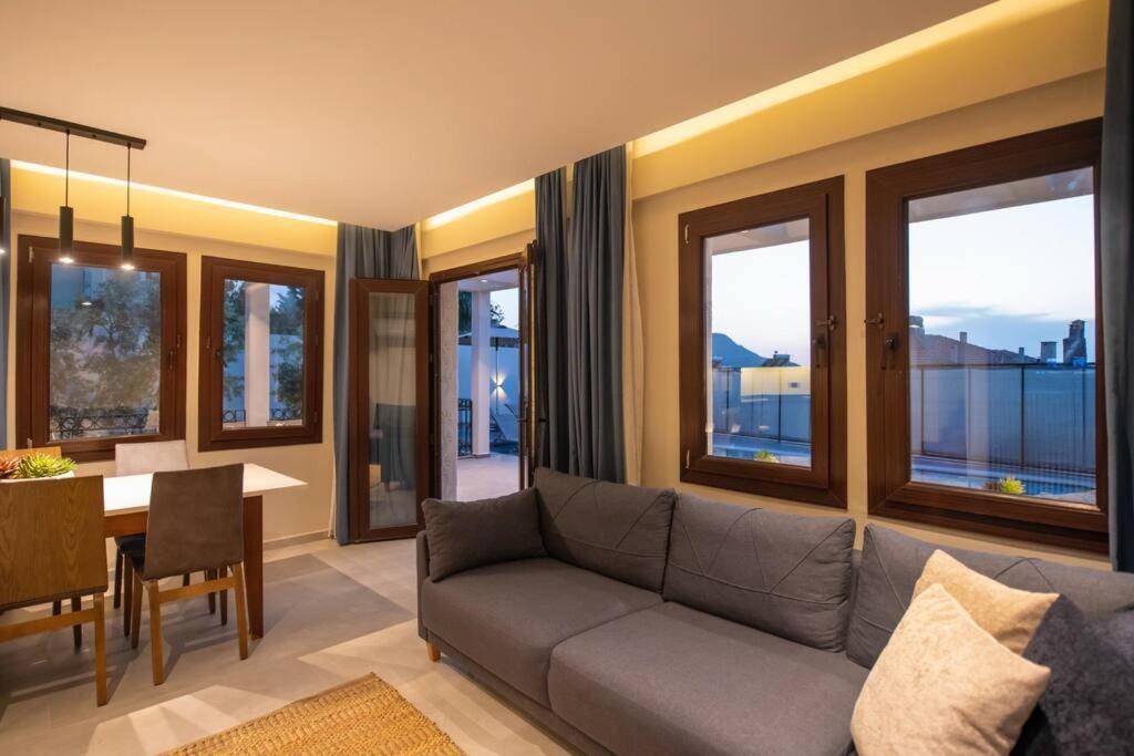 Havuzlu Korunakli Jakuzili Villa 费特希耶 外观 照片