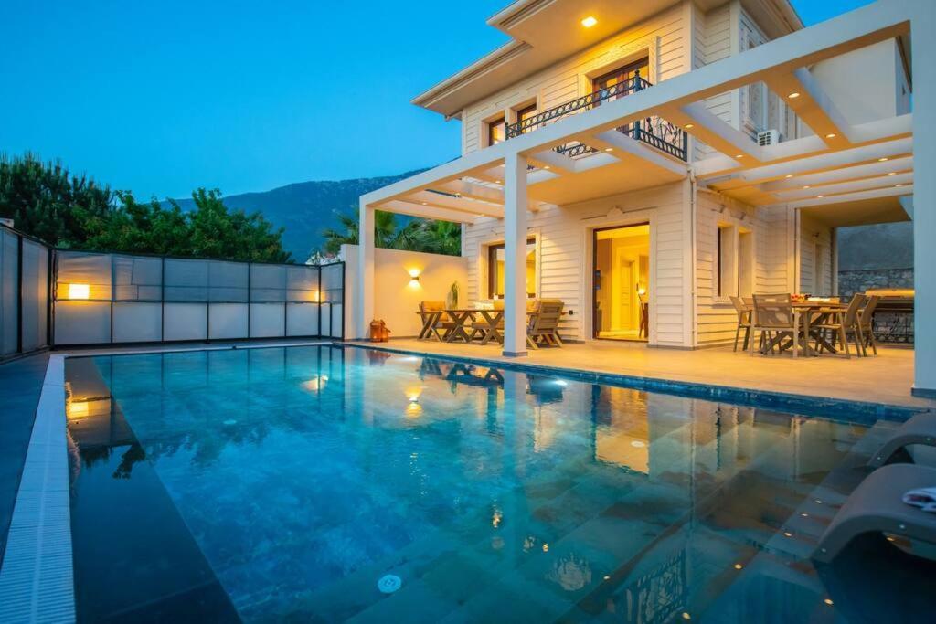Havuzlu Korunakli Jakuzili Villa 费特希耶 外观 照片