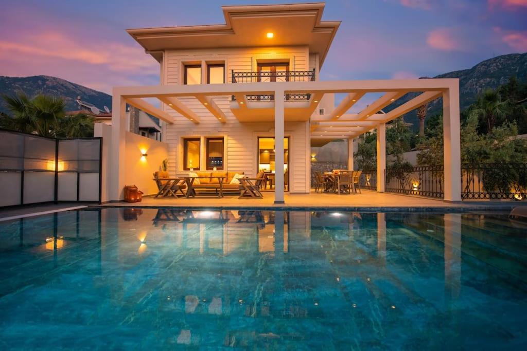 Havuzlu Korunakli Jakuzili Villa 费特希耶 外观 照片