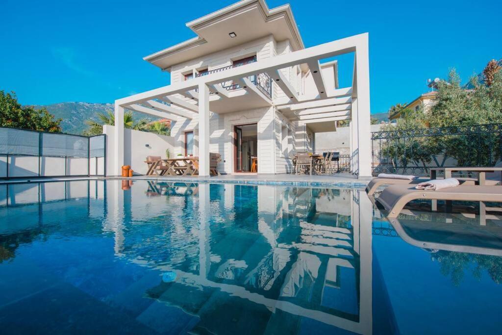 Havuzlu Korunakli Jakuzili Villa 费特希耶 外观 照片